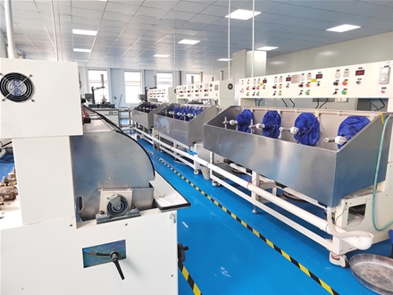 Hem grinding and polishing machine